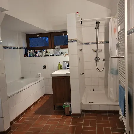 Gemuetliches In Grossem Architektenhaus Homestay